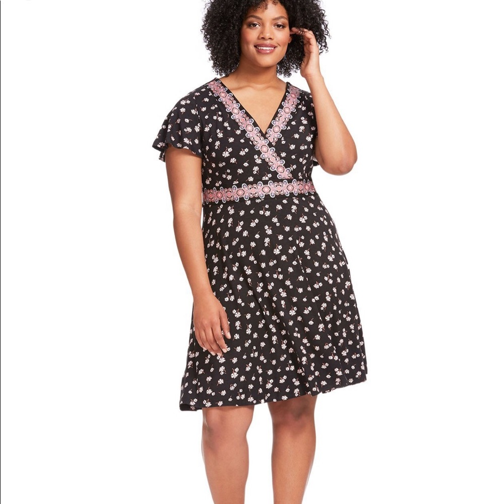 🎉SALE🎉 NWT Floral Border Wrap Dress- Size 14